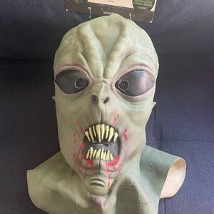 Glowing Teeth and light up Forehead Alien Halloween Costume Mask NWT  20”x10”